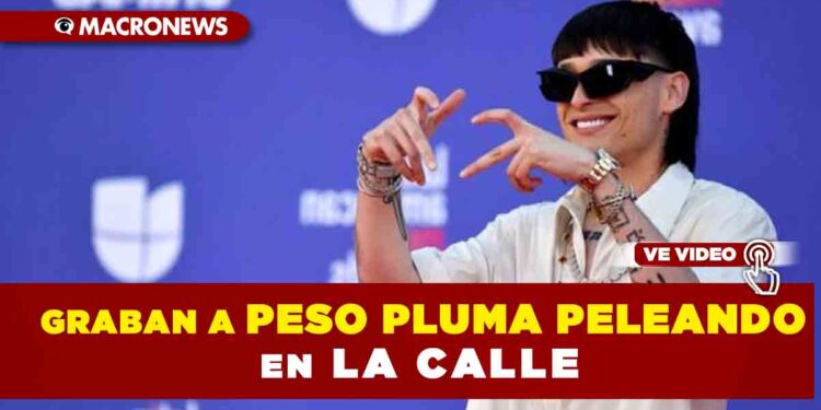 Graban a Peso Pluma peleando en la calle