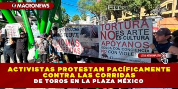 ACTIVISTAS PROTESTAN PACÍFICAMENTE CONTRA LAS CORRIDAS DE TOROS EN LA PLAZA MÉXICO