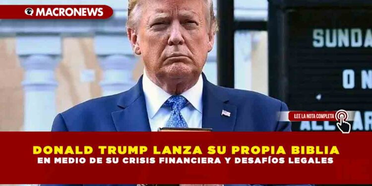 DONALD TRUMP LANZA SU PROPIA BIBLIA EN MEDIO DE SU CRISIS FINANCIERA Y DESAFÍOS LEGALES