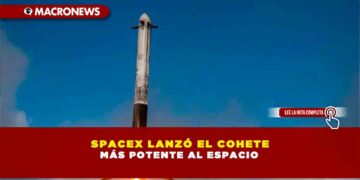 SPACEX LANZÓ EL COHETE MÁS POTENTE AL ESPACIO