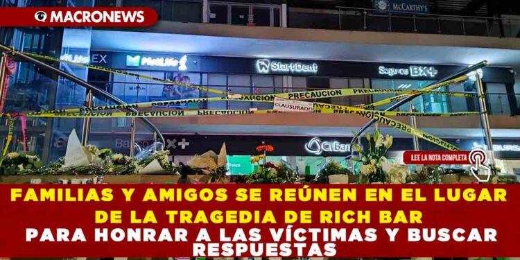 FAMILIAS Y AMIGOS SE REÚNEN EN EL LUGAR DE LA TRAGEDIA DE RICH BAR PARA HONRAR A LAS VÍCTIMAS Y BUSCAR RESPUESTAS