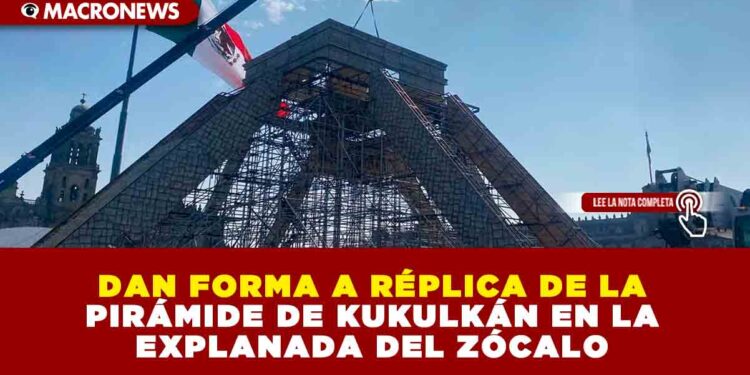 DAN FORMA A RÉPLICA DE LA PIRÁMIDE DE KUKULKÁN EN LA EXPLANADA DEL ZÓCALO