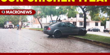 ACCIDENTE EN LA AV. LA COSTA CON CHICHÉN ITZÁ: VEHÍCULO SE SALE DEL CAMINO SIN DEJAR HERIDO