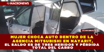MUJER CHOCA AUTO DENTRO DE LA AGENCIA MITSUBISHI EN NAYARIT, EL SALDO ES DE TRES HERIDOS Y PÉRDIDA TOTAL DEL CARRO