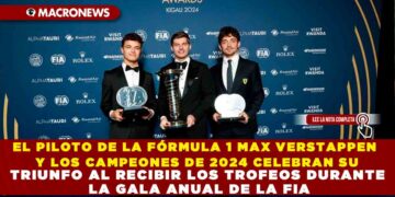 EL PILOTO DE LA FÓRMULA 1 MAX VERSTAPPEN Y LOS CAMPEONES DE 2024 CELEBRAN SU TRIUNFO AL RECIBIR LOS TROFEOS DURANTE LA GALA ANUAL DE LA FIA