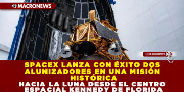 SPACEX LANZA CON ÉXITO DOS ALUNIZADORES EN UNA MISIÓN HISTÓRICA HACIA LA LUNA DESDE EL CENTRO ESPACIAL KENNEDY DE FLORIDA
