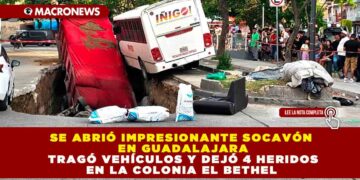 SE ABRIÓ IMPRESIONANTE SOCAVÓN EN GUADALAJARA TRAGÓ VEHÍCULOS Y DEJÓ 4 HERIDOS EN LA COLONIA EL BETHEL