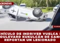 VEHÍCULO DE INDRIVER VUELCA EN EL BOULEVARD KUKULCÁN DE CANCÚN; REPORTAN UN LESIONADO