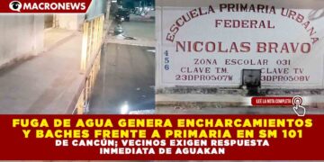 FUGA DE AGUA GENERA ENCHARCAMIENTOS Y BACHES FRENTE A PRIMARIA EN SM 101 DE CANCÚN; VECINOS EXIGEN RESPUESTA INMEDIATA DE AGUAKAN