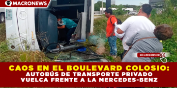 CAOS EN EL BOULEVARD COLOSIO: AUTOBÚS DE TRANSPORTE PRIVADO VUELCA FRENTE A LA MERCEDES-BENZ