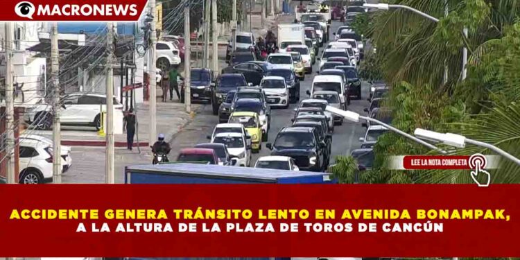 ACCIDENTE GENERA TRÁNSITO LENTO EN AVENIDA BONAMPAK, A LA ALTURA DE LA PLAZA DE TOROS DE CANCÚN