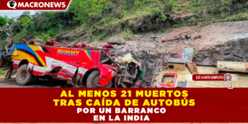 AL MENOS 21 MUERTOS TRAS CAÍDA DE AUTOBÚS POR UN BARRANCO EN LA INDIA